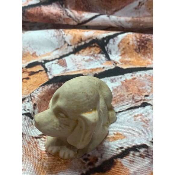 Vintage Hound Dog Figurine Statue Puppy Sad Eyes 1 x 2  Inch Sweet Home Decor - Picture 4 of 5